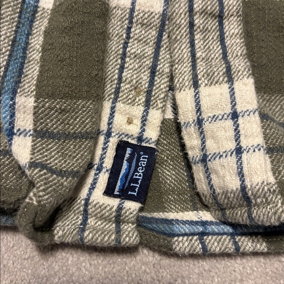 L.L. Bean Flannel Plaid Button Down Shirt. Medium. Slightly fitted. - Picture 4 of 5